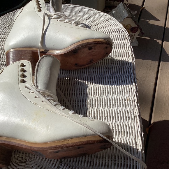 🎉SALE🎉Girls / Jackson Row / Figure Skates (need blades) - Picture 3 of 5